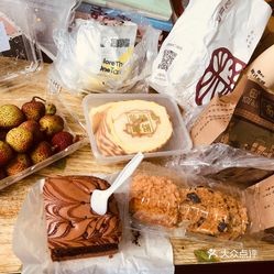 胖东来酥饼穿越生产日期引热议，真相究竟如何？