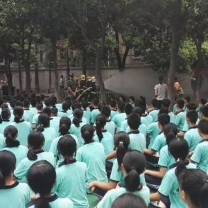 退役大学生士兵天安门广场圆指挥梦，青春不息，梦想不止