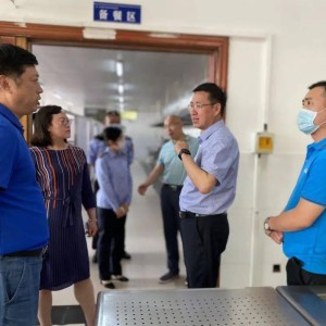 深圳奶茶店惊现拖鞋配料，食品安全警钟长鸣