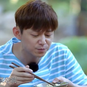 黄磊与何炅的厨缘，美食背后的友情与坚持