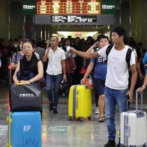 国庆抢票难？12306回应开票即候补，广东自媒体达人教你如何轻松购票