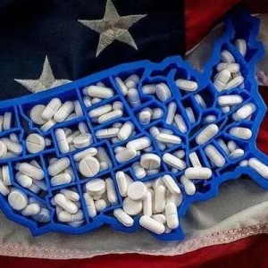 特朗普服用淡蓝色药片引发热议，是治疗还是政治秀？