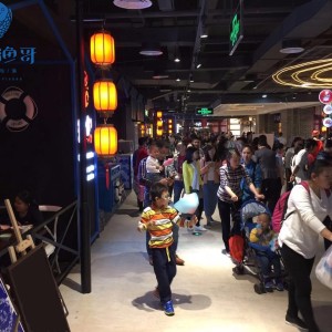 广东酒馆表演风波，擦边球行为引发关注，文旅部门迅速叫停