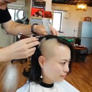广东自媒体达人直播剃光头跳舞，为已故儿子筹款，爱与希望的传递