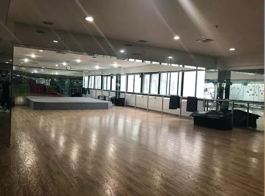 厦门健身房教练遭遇不当行为，公众场合的尊重与边界