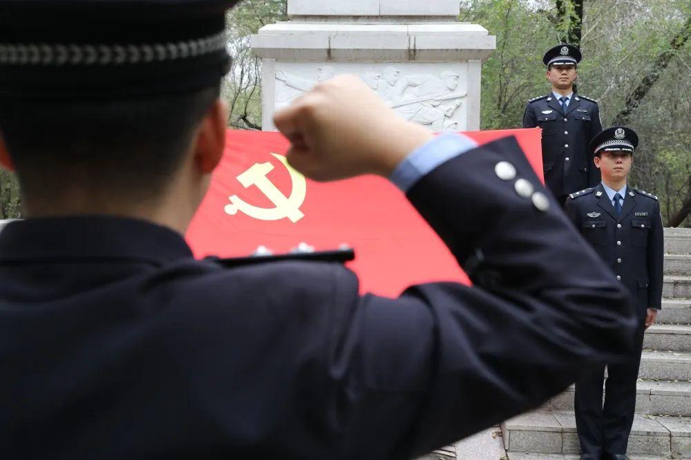 空中的荣耀，从运-20舱内视角致敬歼-20护航英烈
