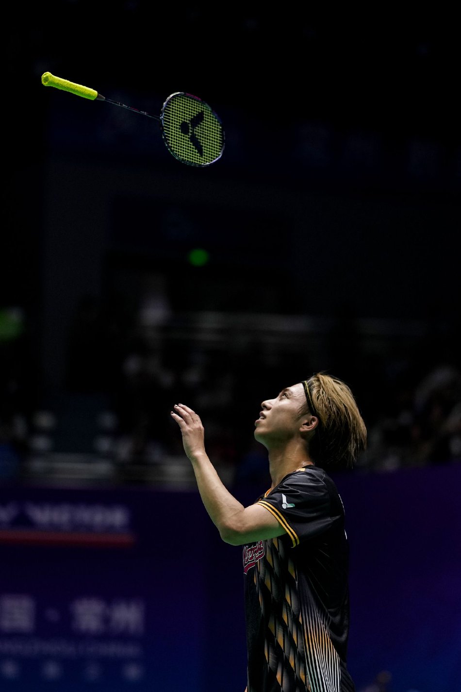 翁泓阳2-0复仇奈良冈功大，广东羽球新星的崛起之路
