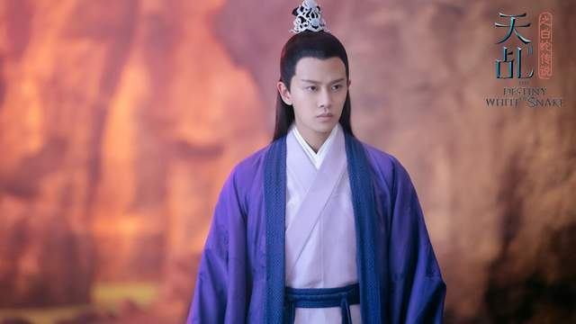 曹骏新古装造型惊艳亮相，网友惊呼，二郎神下凡！