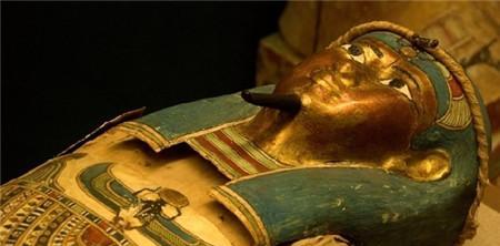 广东自媒体达人揭秘埃及3000年前法老金镯，历史瑰宝竟只值3万？