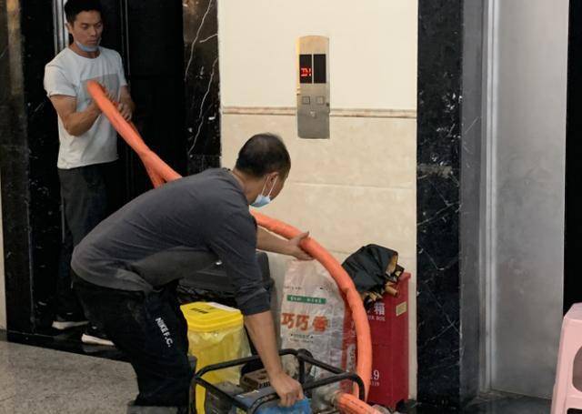 绵竹公厕偷拍事件，警方迅速行动，维护公共安全