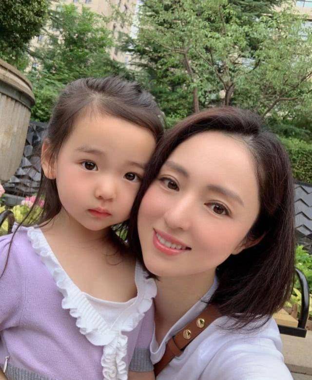 董璇谈育儿，两个孩子的家庭，如何平衡爱与责任