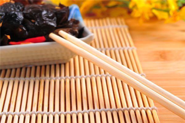 广东女子索要一次性筷子遭拒，环保意识的觉醒还是服务的缺失？
