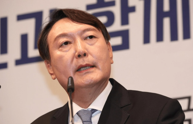 尹锡悦出席公审，韩国政治舞台上的风云变幻