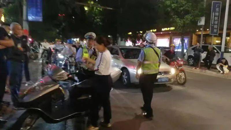 晚1秒就撞 我肯定不惯着他，广东街头的交通文明观察
