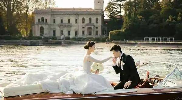 时光的错位，4年前婚纱照惊现他人面孔，广东自媒体达人揭秘背后故事